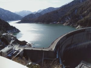 黒部湖と黒部ダム